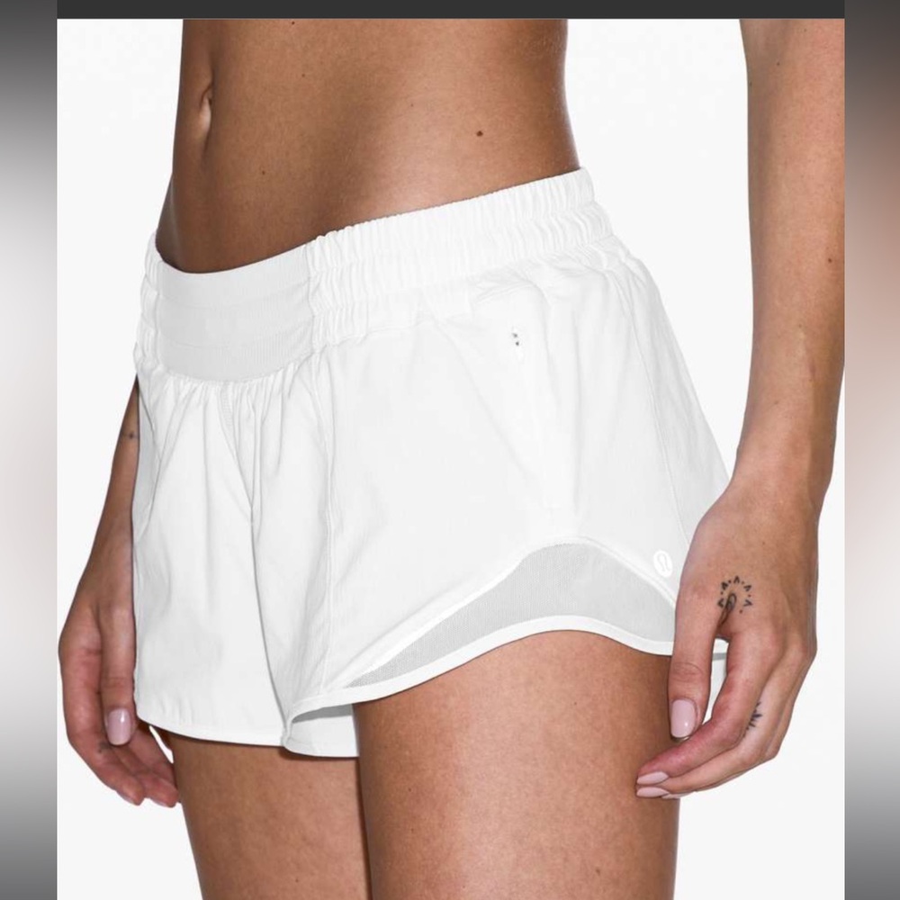 Lululemon White Hotty Hot Short II 2.5”, size 6, EUC